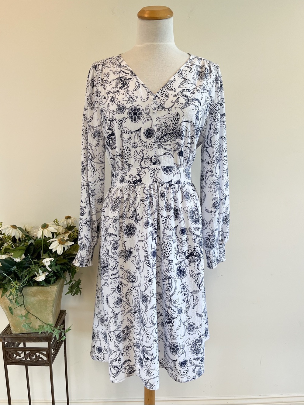 Talbots Smocked Blue and White Flowy Stencil Floral Dress Size 14 - Picture 2 of 14